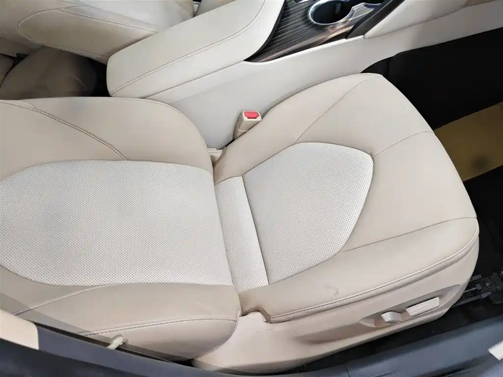 Toyota Camry 2018 2.5G Luxury Edition фото 25