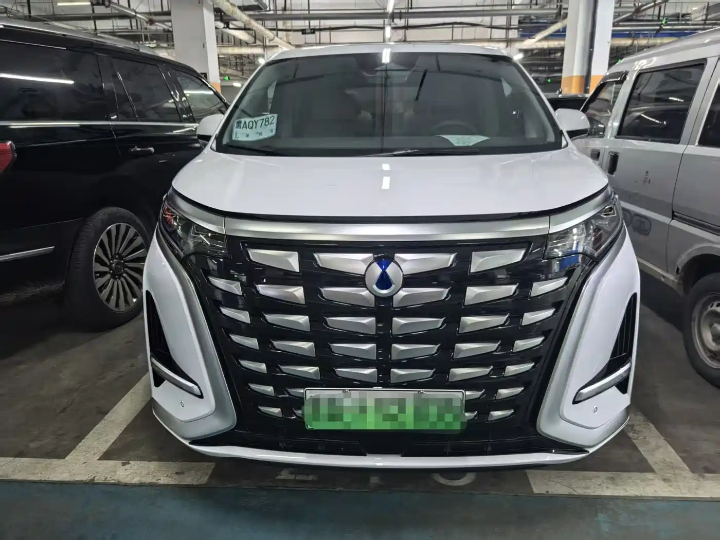 Denza D9 2022 DM-i 970 All-Wheel Drive Honor Edition