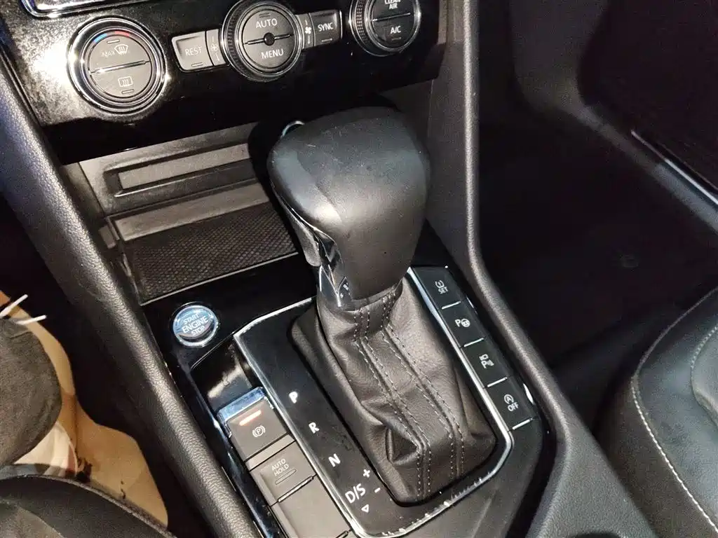 Volkswagen Tiguan L 2021 330TSI Automatic 2WD R-Line Premium фото 14