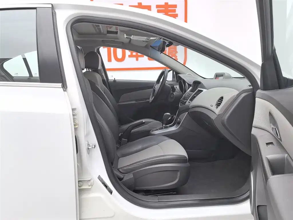 Chevrolet Cruze 2013 Model 1.8L SE AT фото 23