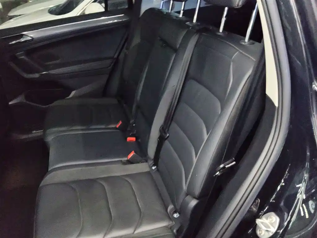Volkswagen Tiguan L 2021 330TSI Automatic 2WD R-Line Premium фото 17