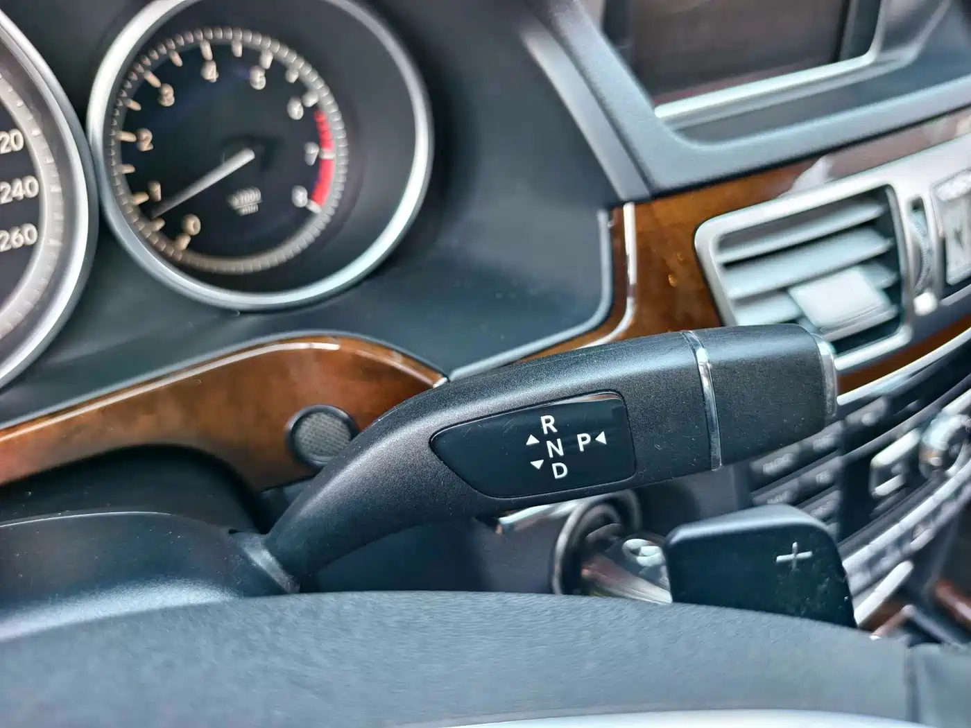Mercedes-Benz E-Class 2014 Facelift E 260 L Luxury фото 9