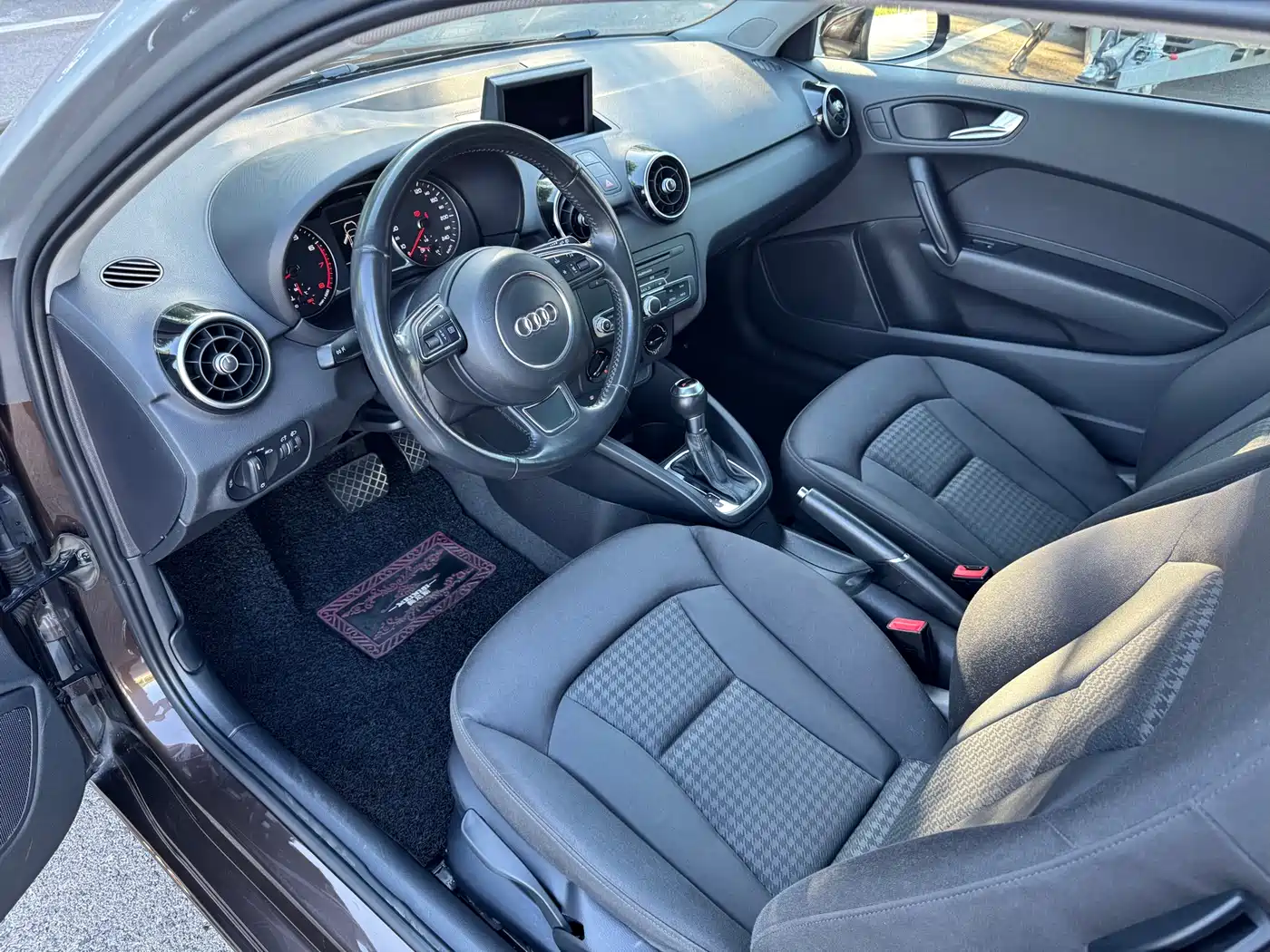 Audi A1 2012 1.4 TFSI Ego фото 9