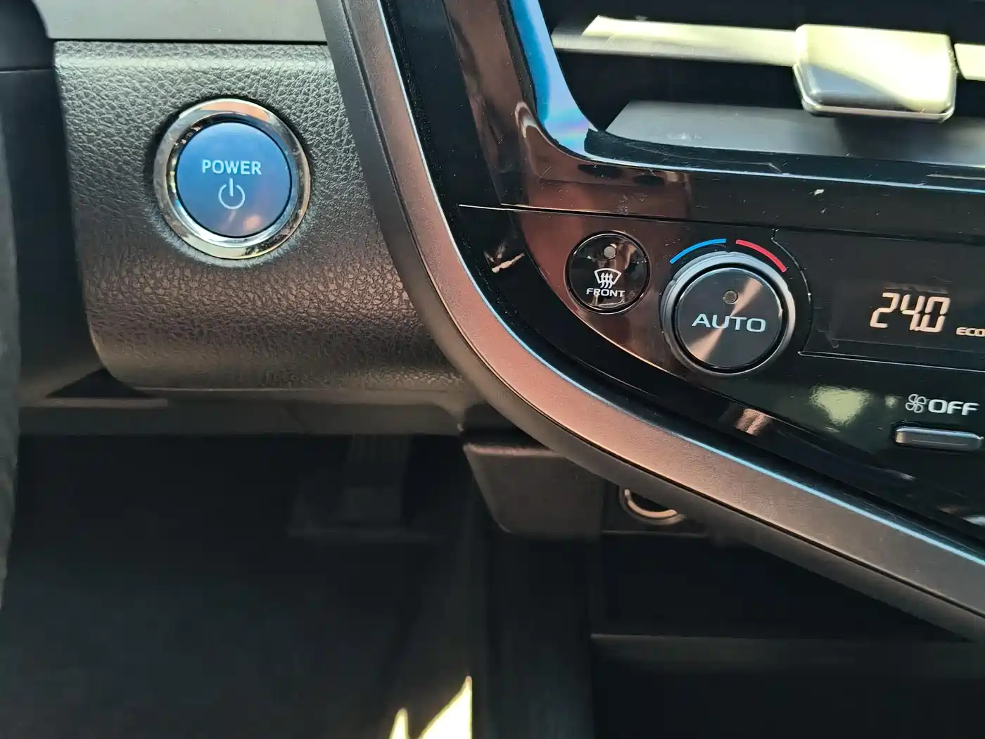 Toyota Camry 2023 Hybrid 2.5HGVP Leading Edition фото 9