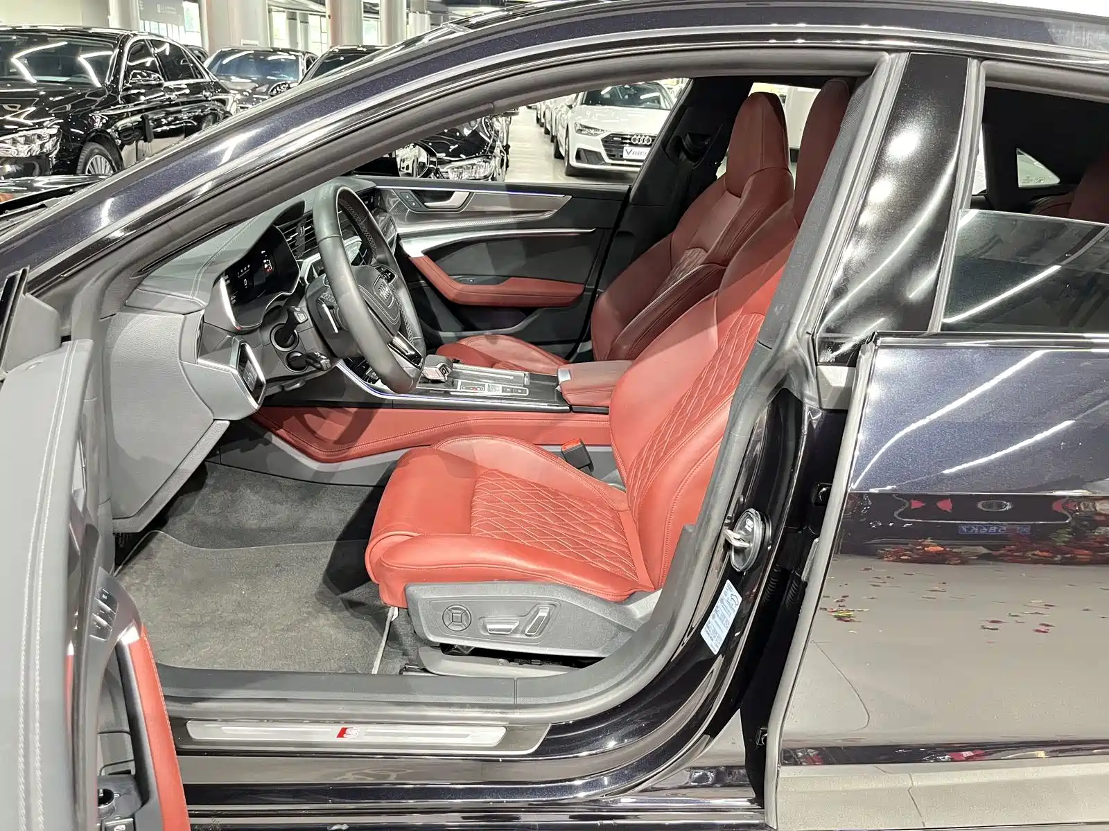 Фото 4 - Audi A7L
