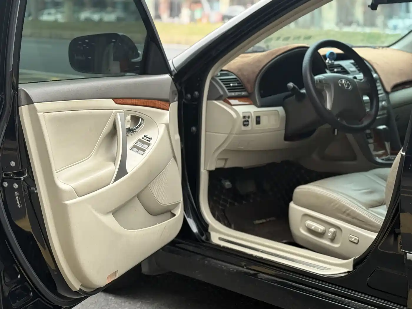 Toyota Camry 2013 200G Classic Luxury Edition фото 7