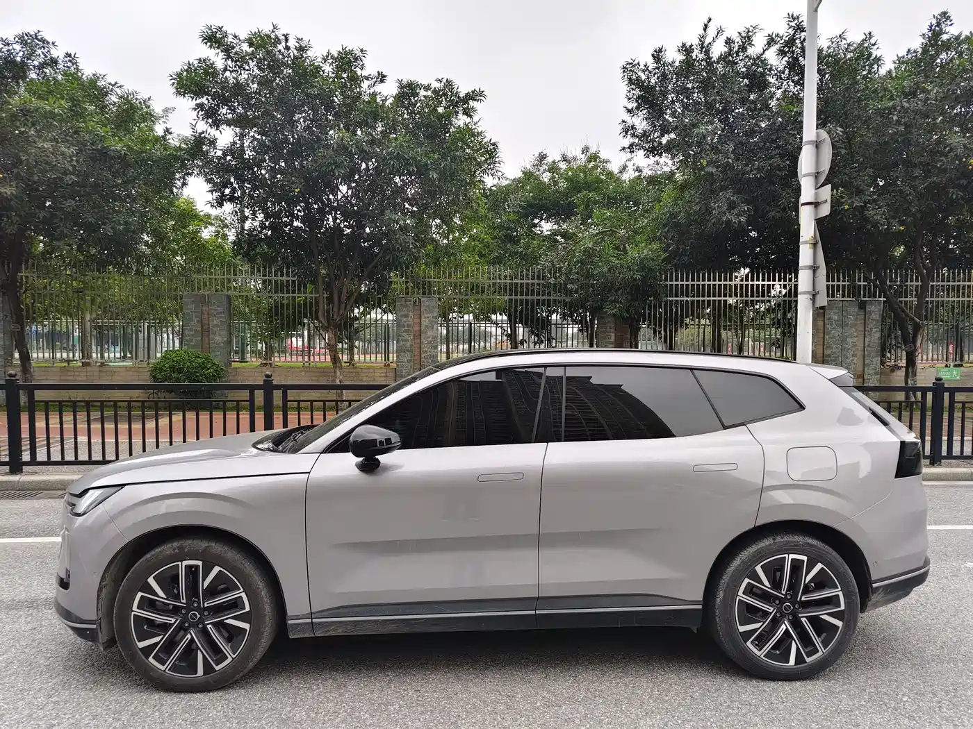 Volvo XC70 Plug-in Hybrid 2025 High-end Version фото 6