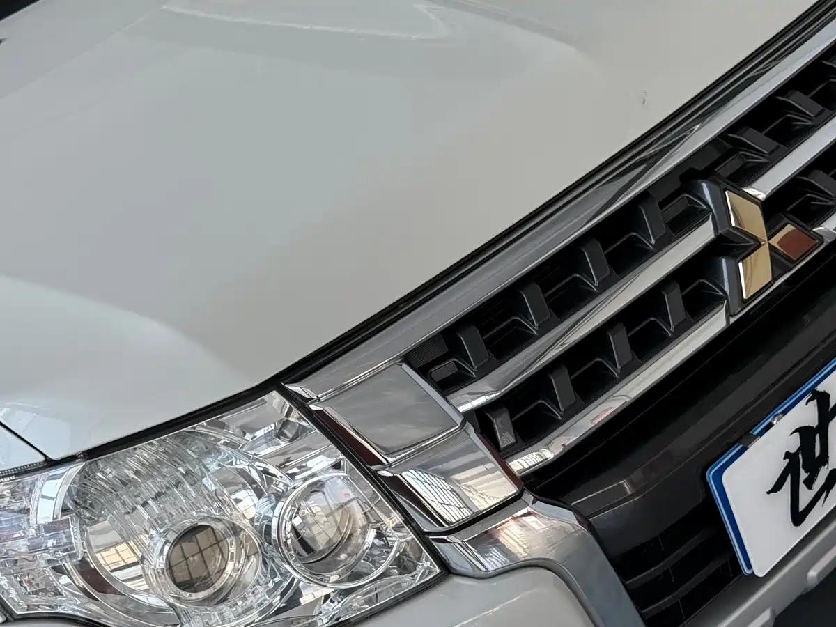 Mitsubishi Pajero (Import) 2020 3.0L Automatic Premium Edition фото 4