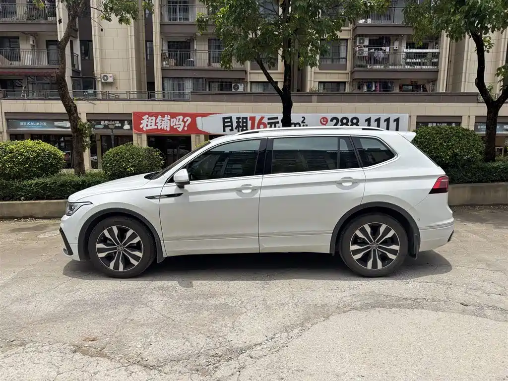 Volkswagen Tiguan L 2023 Facelift 330TSI Auto FWD R-Line Premium фото 5