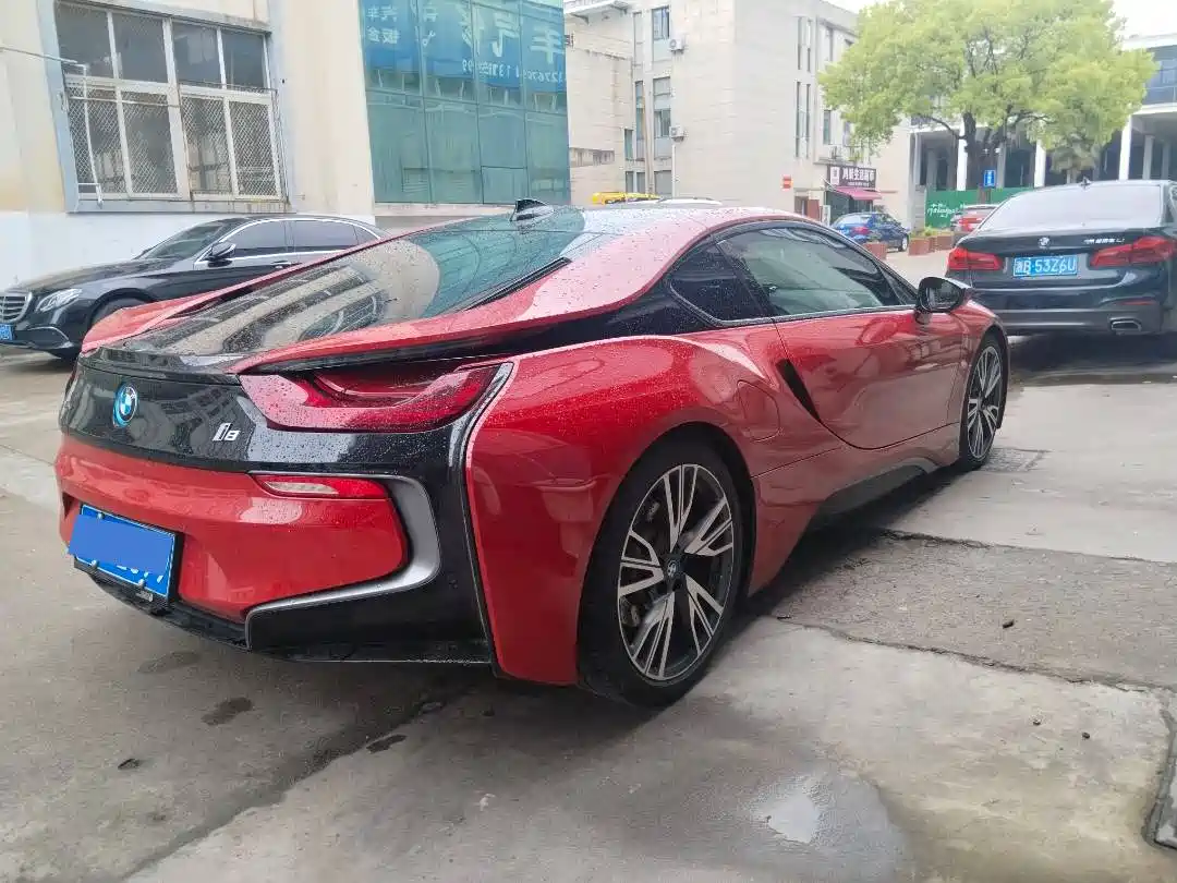 BMW I8