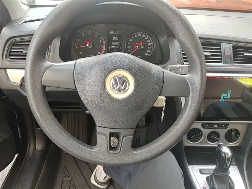 Volkswagen Lavida 2013 Facelift Classic 1.6L Automatic Trend фото 11