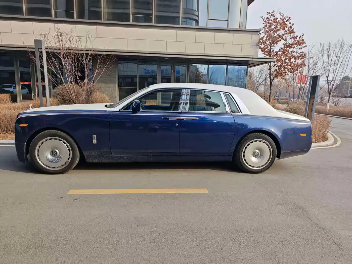 Rolls-Royce Phantom фото 9