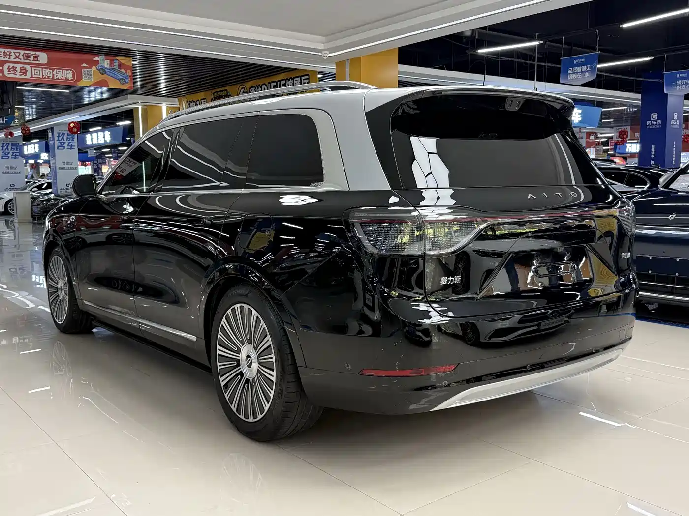 AITO Wenjie AITO M9 2025 Extended Range Ultra 52kWh 6-Seater фото 15