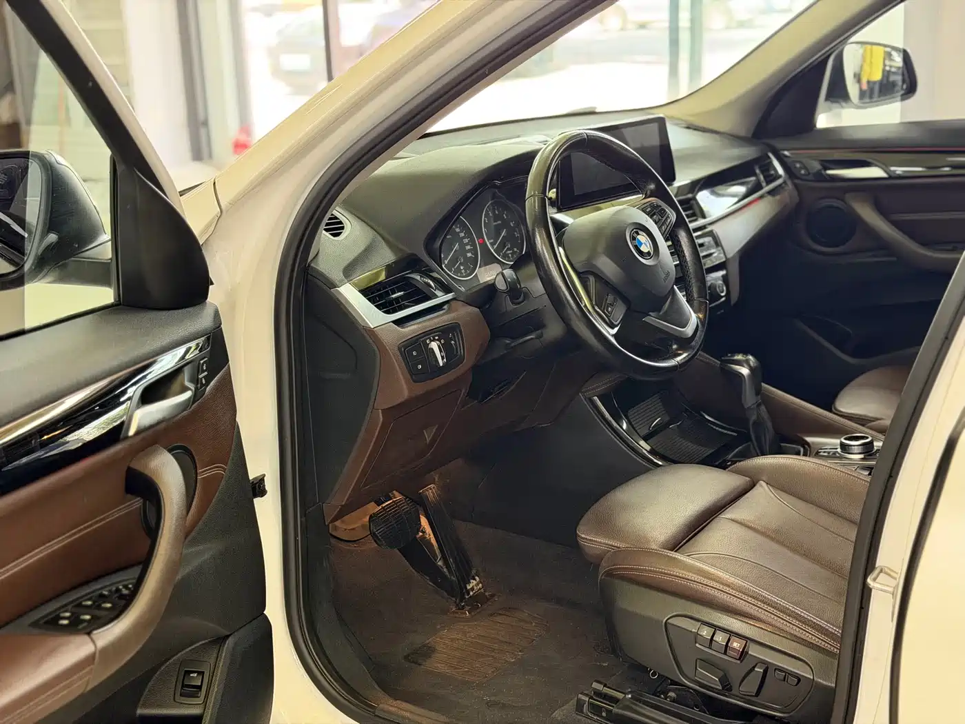 BMW X1 2018 xDrive20Li Premium Model фото 4