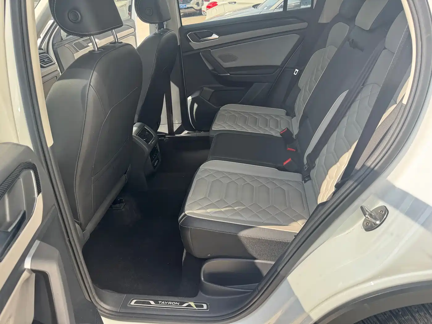 Volkswagen Tayron 2024 300TSI 2WD Luxury Plus Advanced фото 11