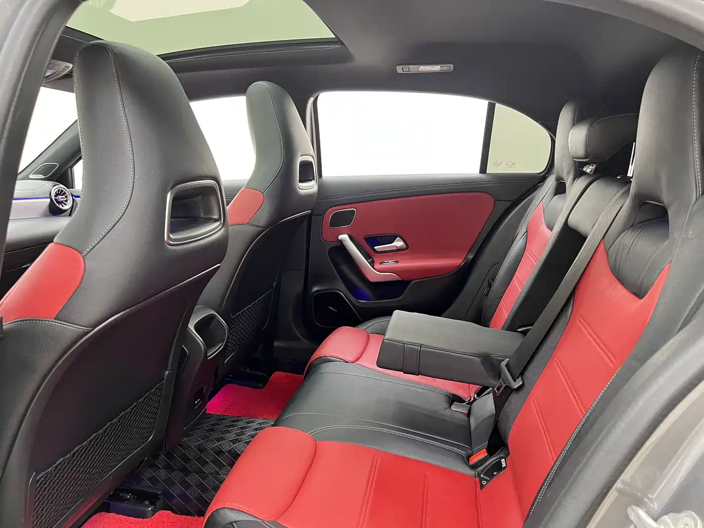 Mercedes-Benz A-Class AMG (Import) 2020 AMG A 35 4MATIC фото 17