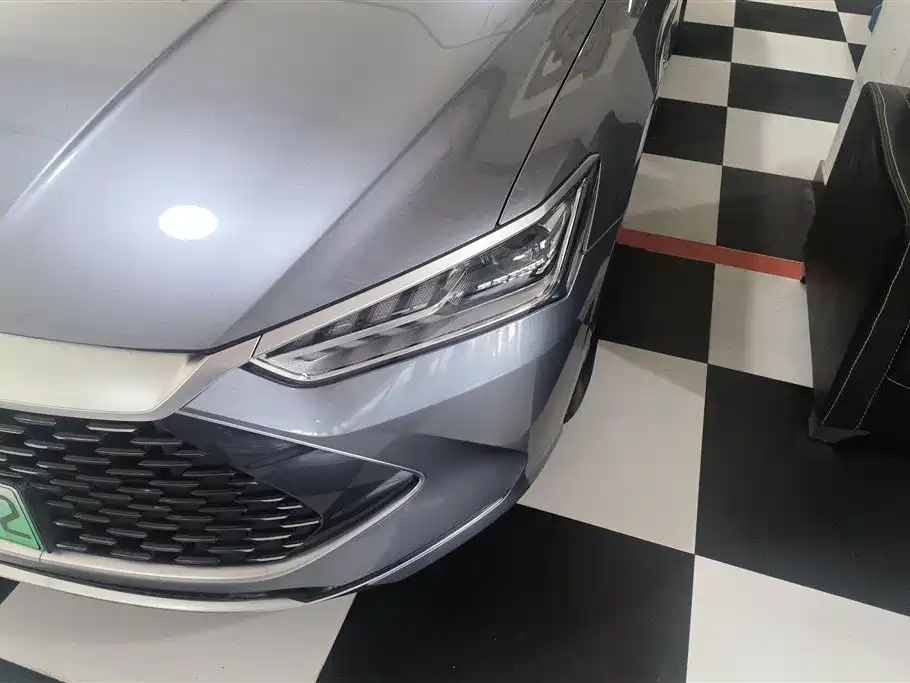 BYD Qin PLUS 2024 Glory Edition DM-i 55KM Leading фото 5