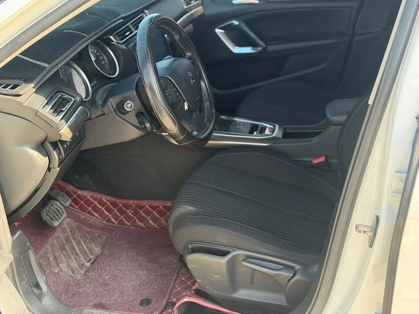 Peugeot 408 2016 1.6T Automatic Luxury Edition фото 4