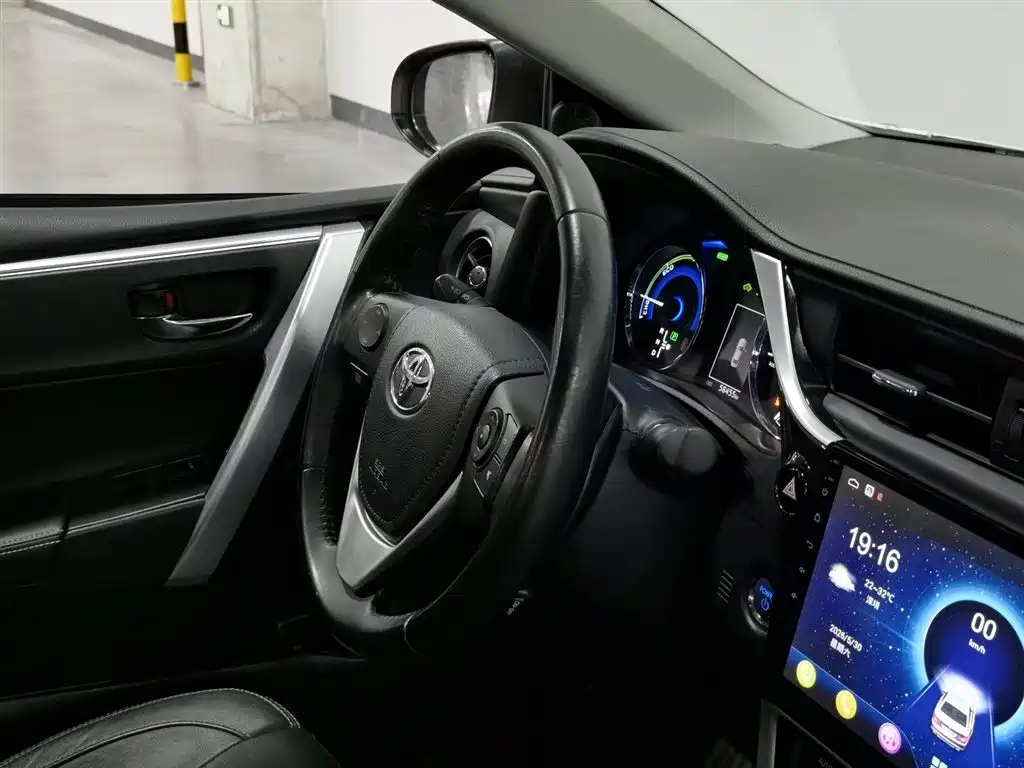 Toyota Corolla 2018 Hybrid 1.8L E-CVT Smart Edition фото 22