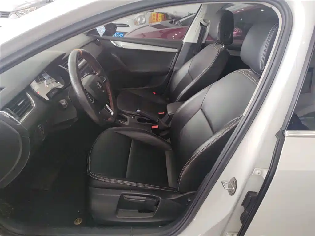 Škoda Octavia 2018 TSI230 DSG Comfort Edition фото 15