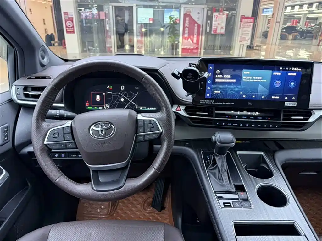 Toyota Granvia 2022 Model Year 2.5L Hybrid Flagship Edition фото 11