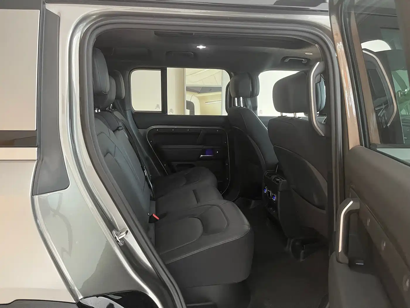 Land Rover Defender 2025 110 3.0T P400 X фото 7