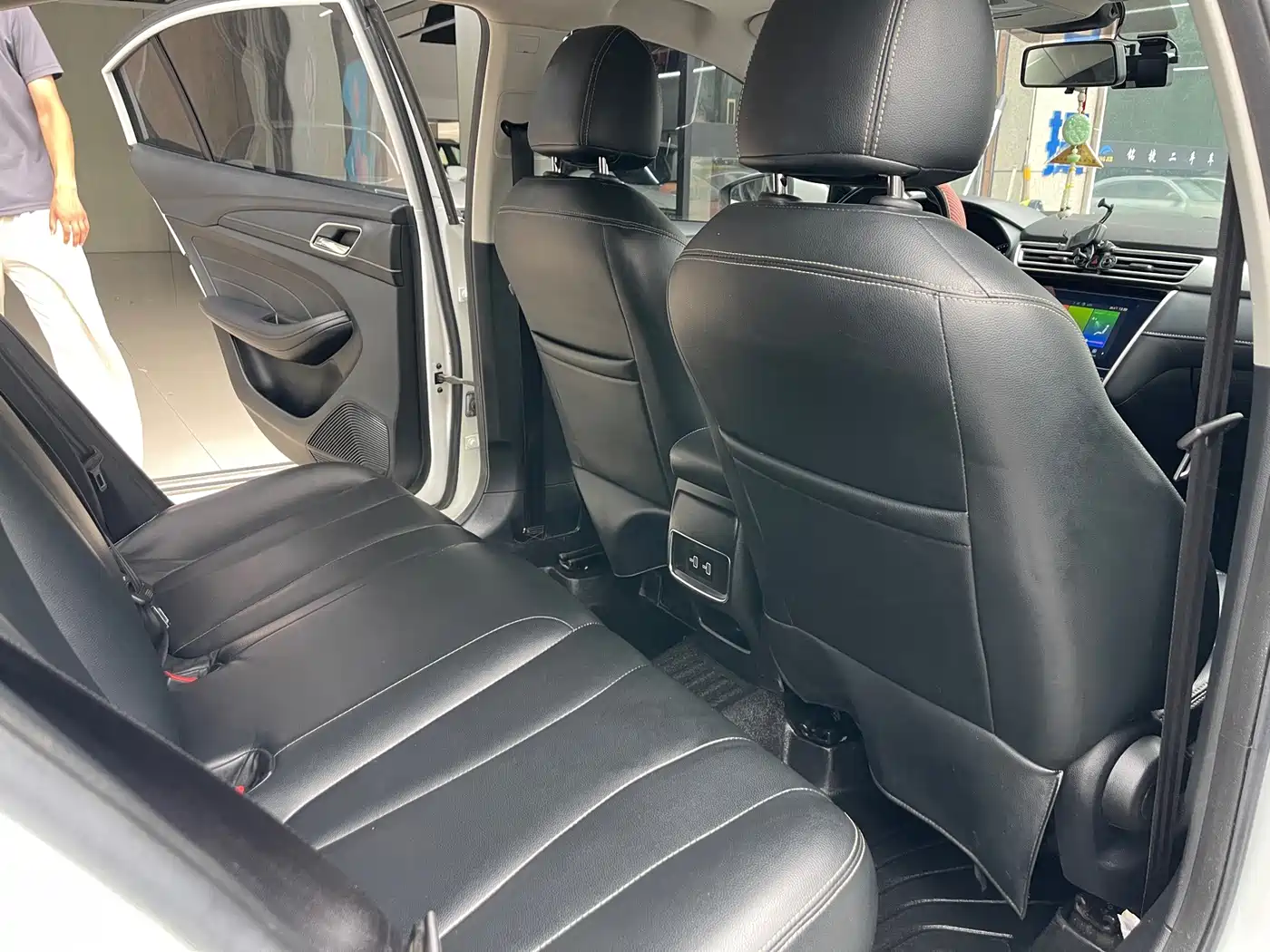 Roewe i5 2019 2019 1.5L Auto 4G-Connected Langyue Edition