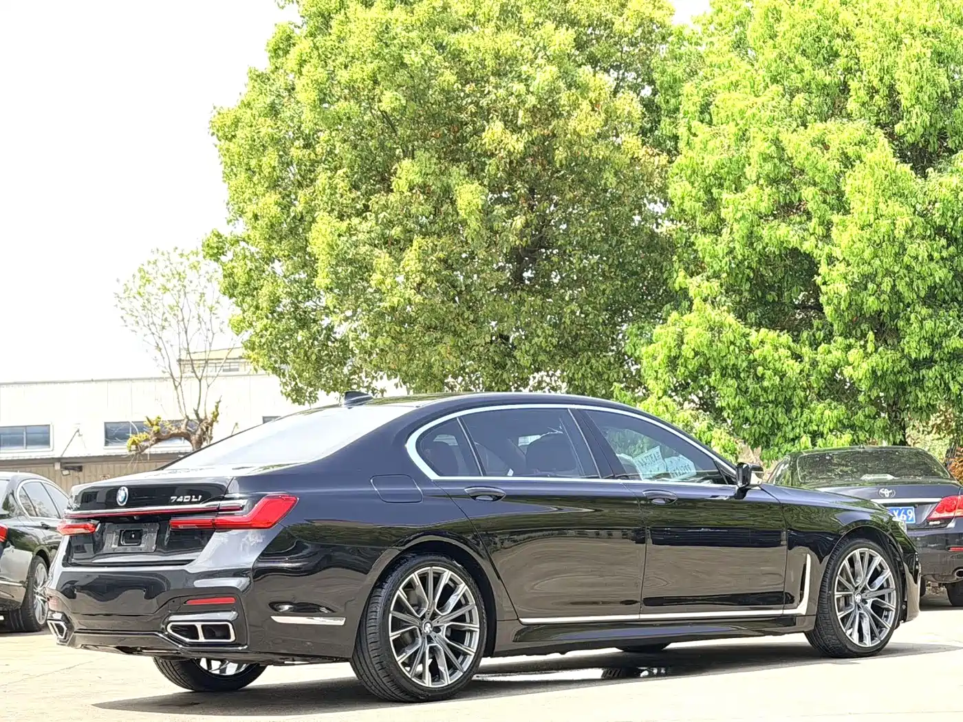 BMW 7 Series 2017 740Li xDrive Luxury Edition фото 9