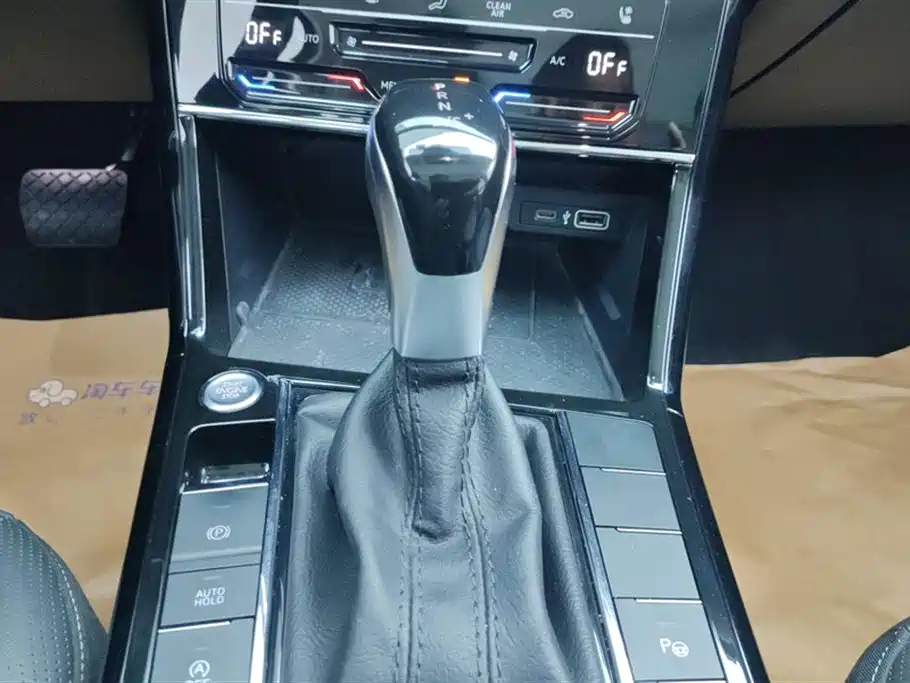 Volkswagen Passat 2023 Facelift 330TSI Starlight Luxury Edition фото 16