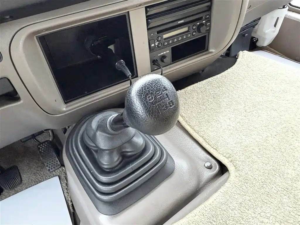Toyota Coaster 2007 2.7L Gasoline Premium Edition 20-seater фото 8
