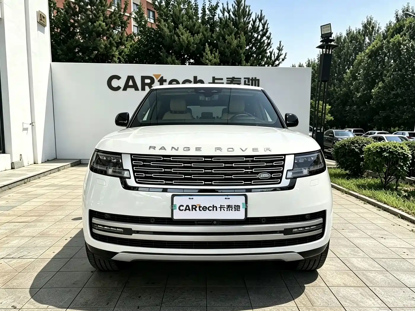 Land Rover Range Rover 2024 2023 3.0 L6 400PS Genesis Extended Version