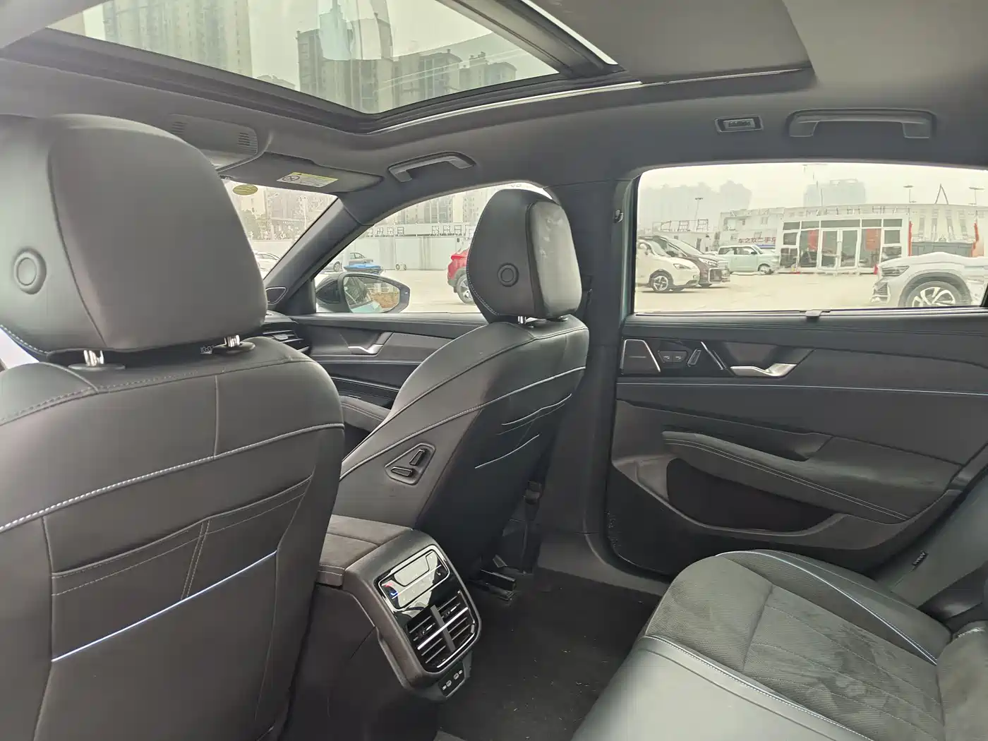 Volkswagen Passat 2025 Model Pro 380TSI Starlight Dragon Premium Edition фото 16
