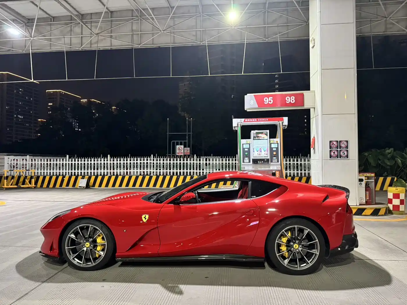 Ferrari 812 2018 2017 6.5L Superfast