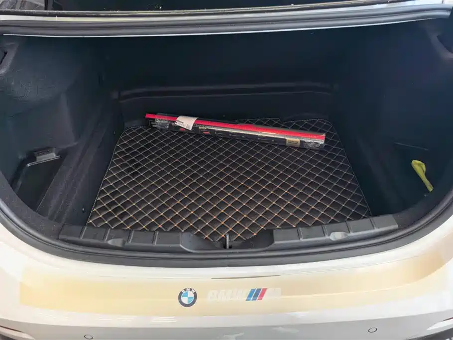 BMW 1 Series 2022 125i M Sport Shadow Edition фото 4