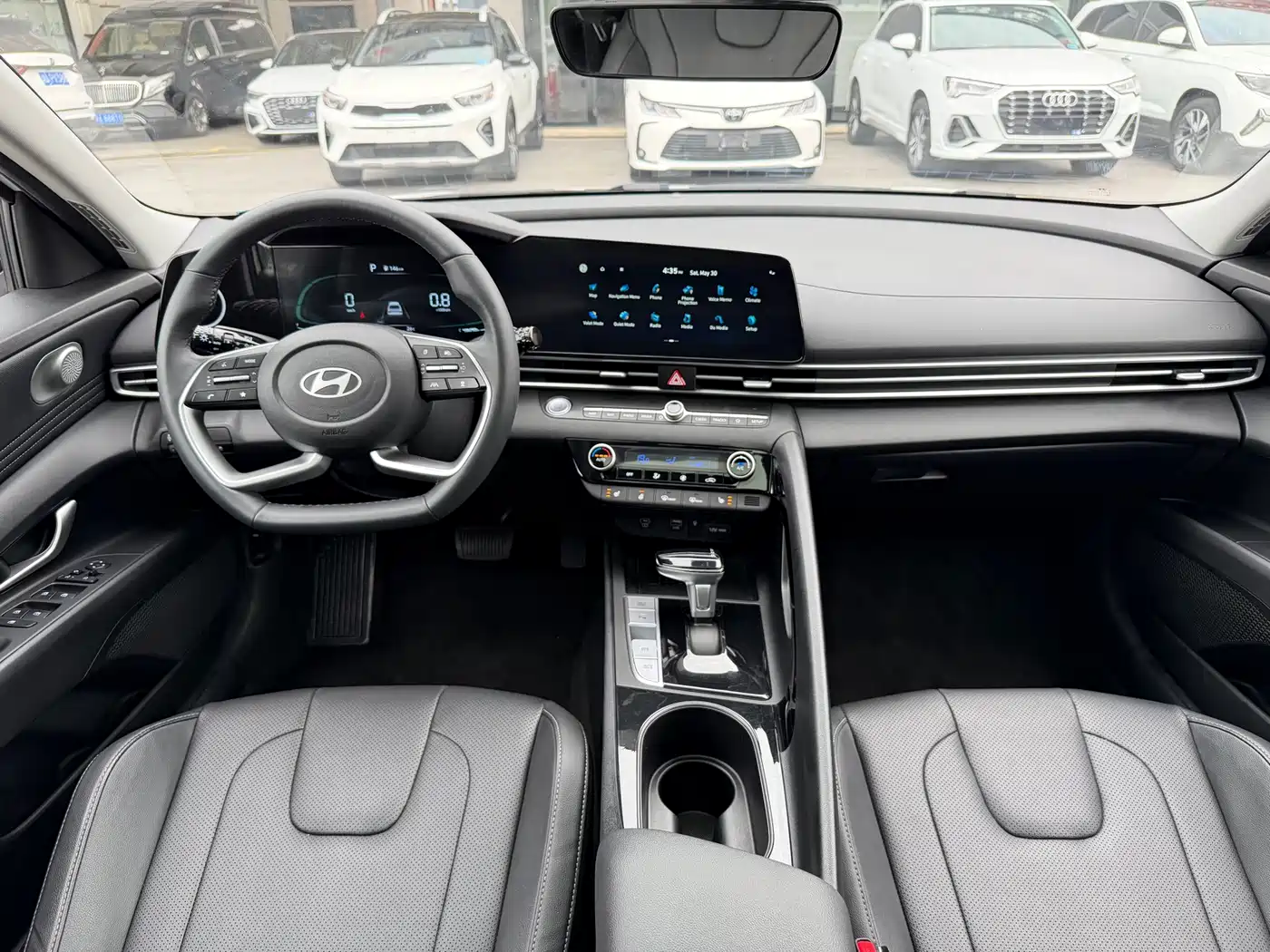 Hyundai Elantra 2023 Model 1.5L CVT LUX Premium Edition фото 17