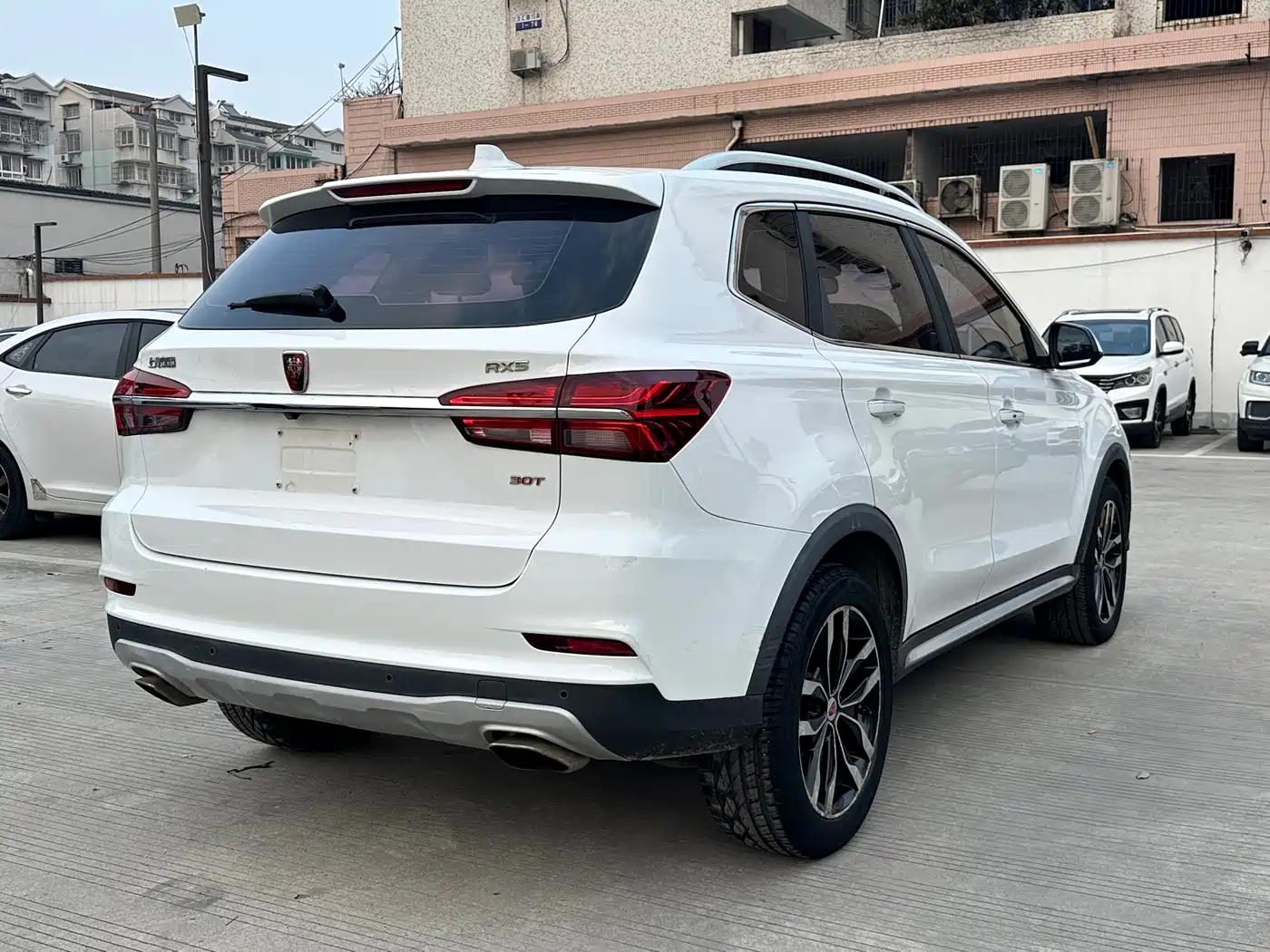 Фото 11 - Roewe RX5