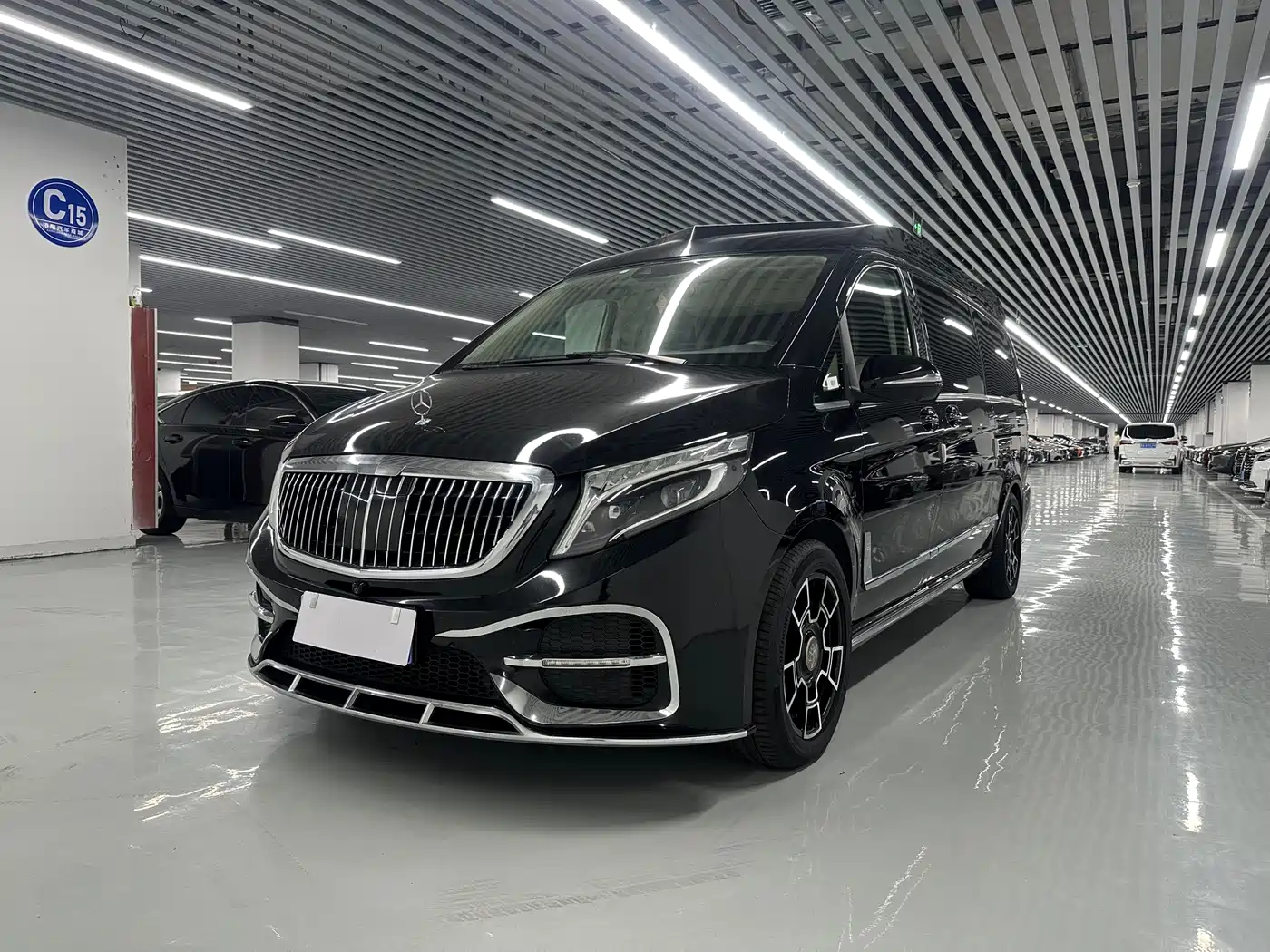 Mercedes-Benz V-Class 2018 V 260 L Premium Long Wheelbase Edition China VI фото 2