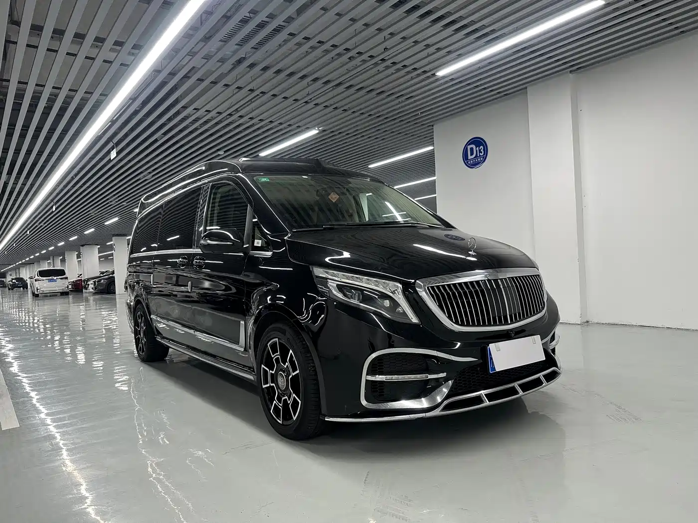Mercedes-Benz V-Class 2018 V 260 L Premium Long Wheelbase Edition China VI фото 4