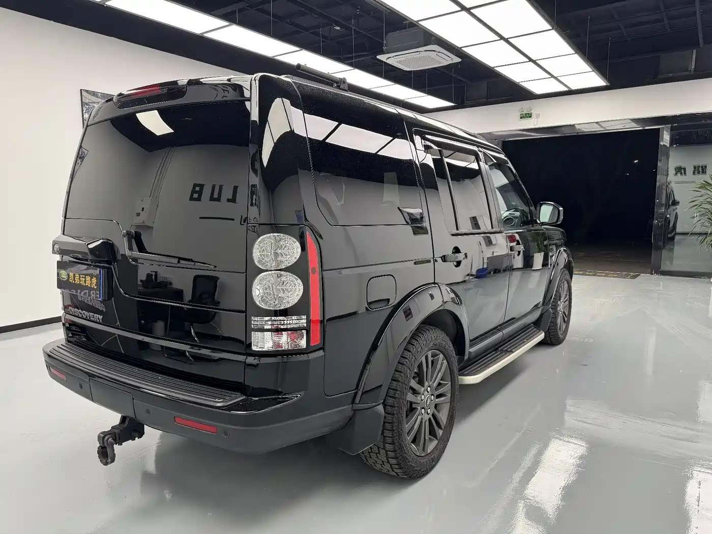 Land Rover Discovery 2016 3.0 SC V6 HSE фото 4