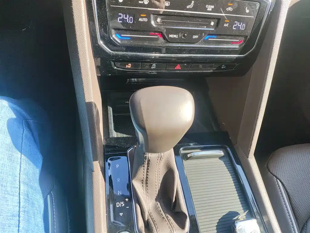 Volkswagen Viloran 2020 380TSI Premium фото 6