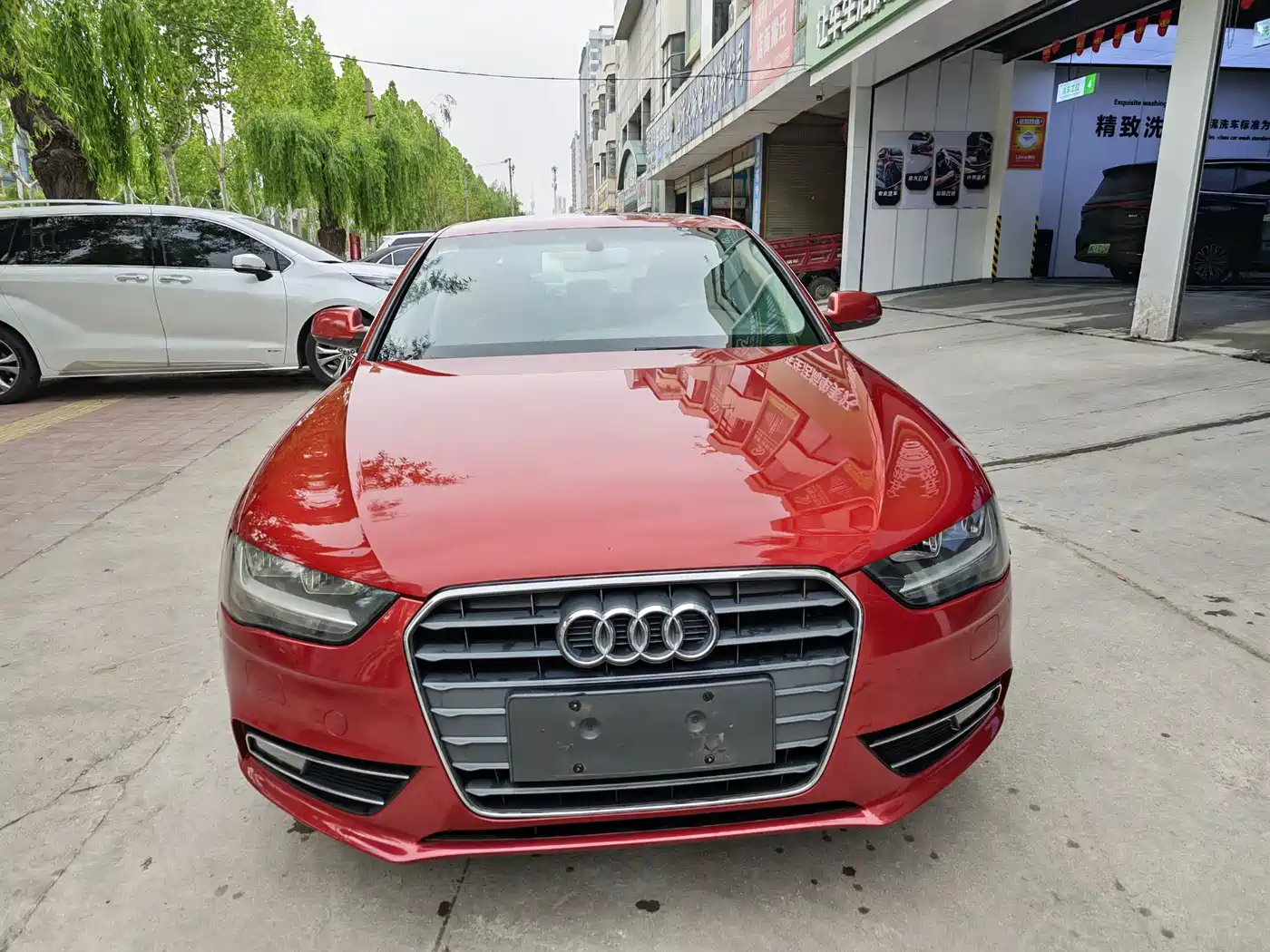 Audi A4L 2013 30 TFSI Automatic Comfort фото 2