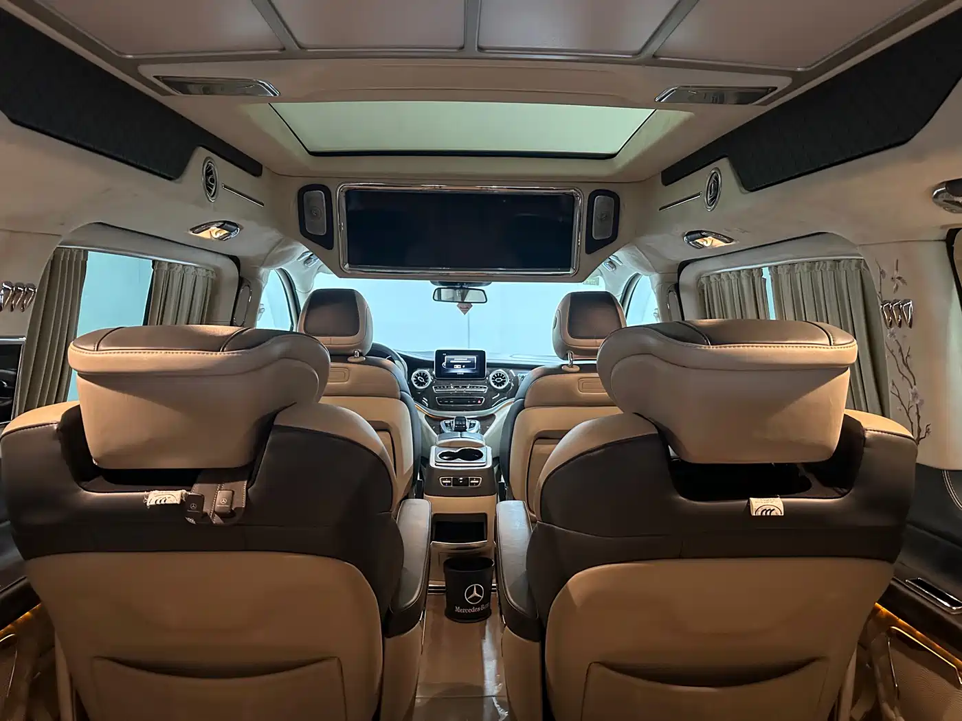 Mercedes-Benz V-Class 2018 V 260 L Premium Long Wheelbase Edition China VI фото 12