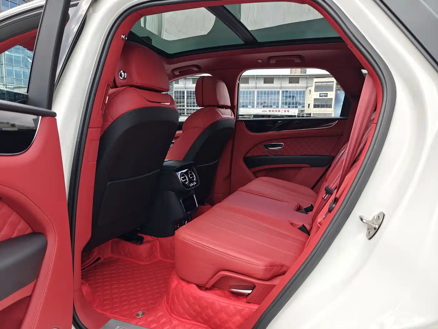 BENTLEY TIMYUE PLUG IN HYBRID