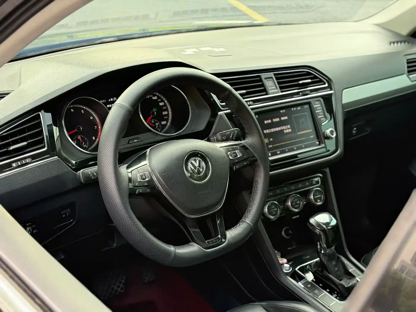 Volkswagen Tiguan L 2017 330TSI Automatic 2WD Luxury Edition фото 3