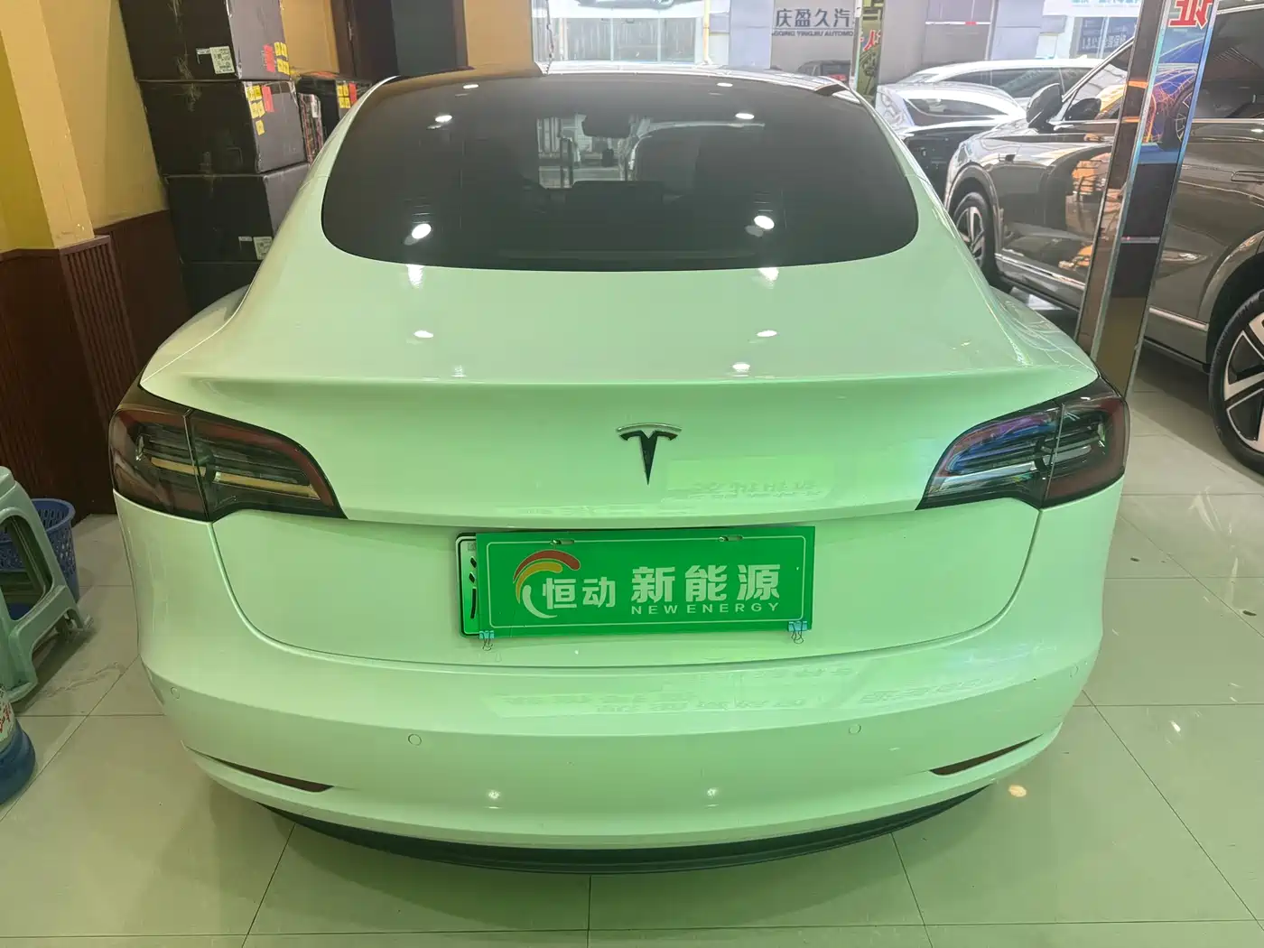 TESLA MODEL 3