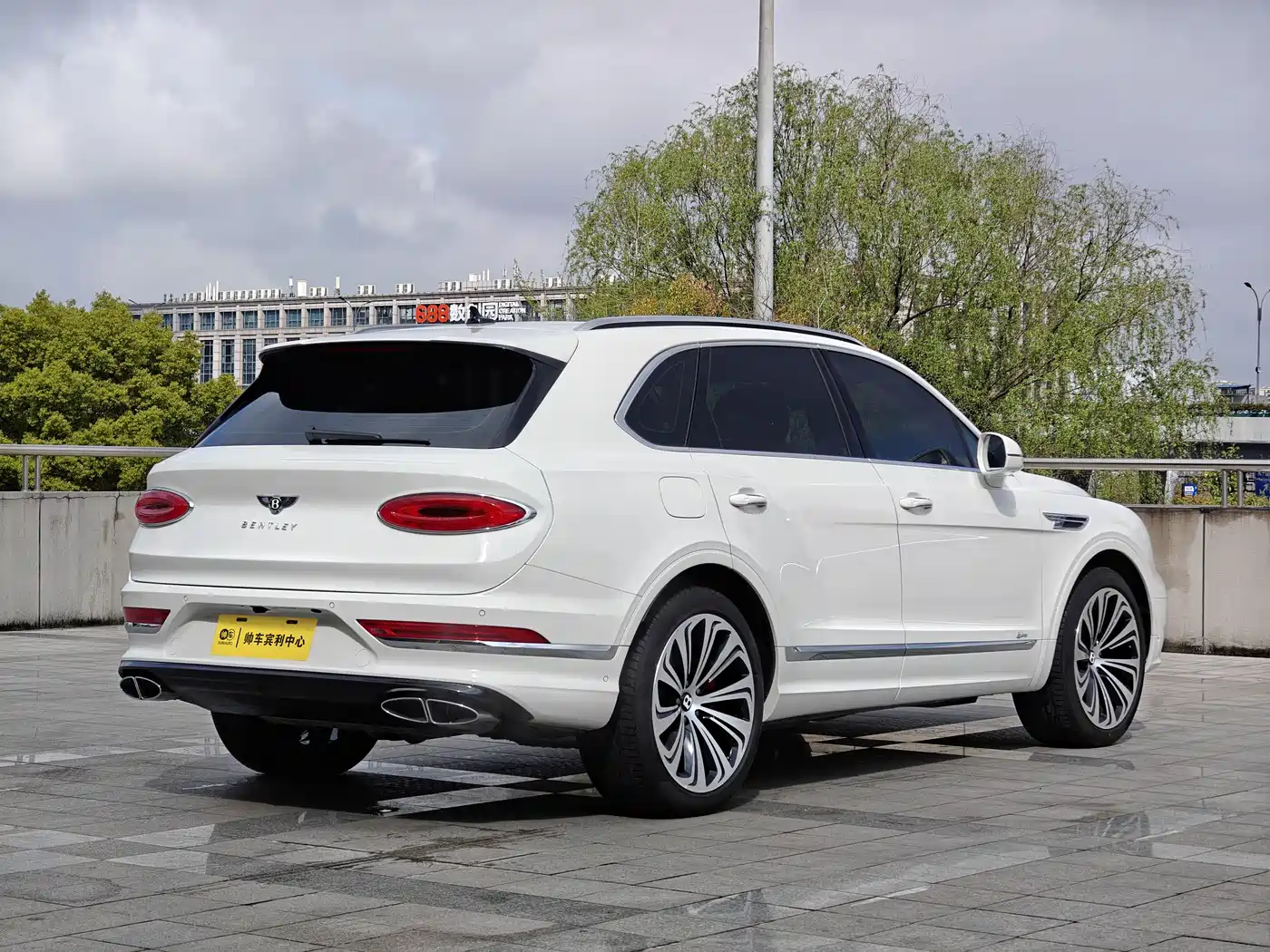 BENTLEY TIMYUE PLUG IN HYBRID