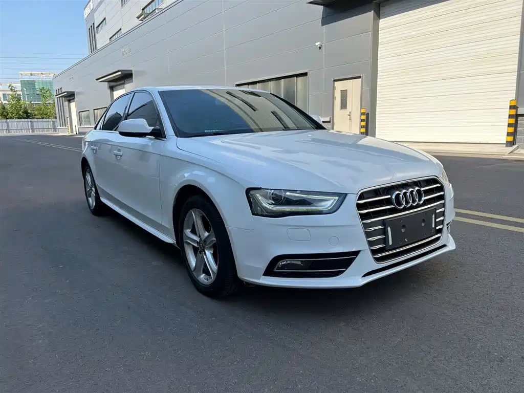Audi A4L 2013 35 TFSI Automatic Comfort фото 3