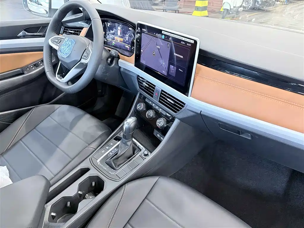 VOLKSWAGEN BORA