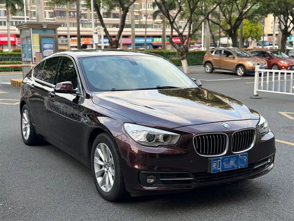 BMW 5 Series GT 2015 528i Leading фото 3