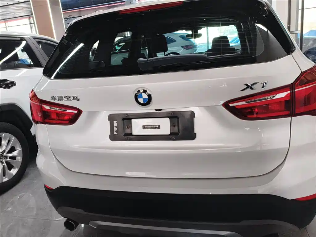 BMW X1 2018 xDrive20Li Premium Model фото 6